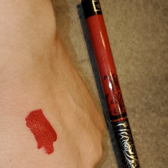 Makeup - Picture 2 of 4